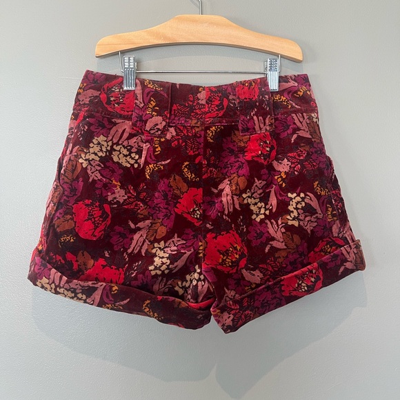 Beautiful magenta floral print velvet shorts by FOSSIL - Picture 7 of 7